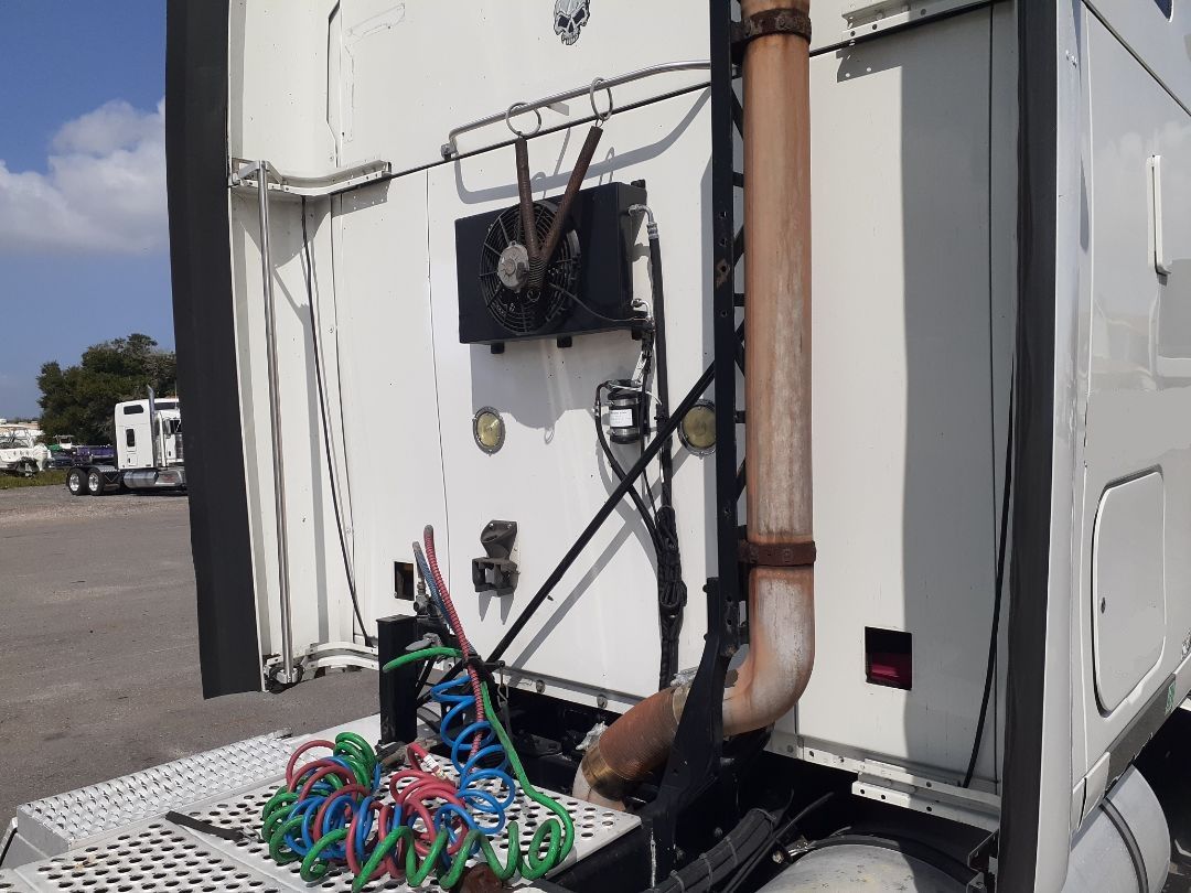 2013 KENWORTH T 700 - Image 3